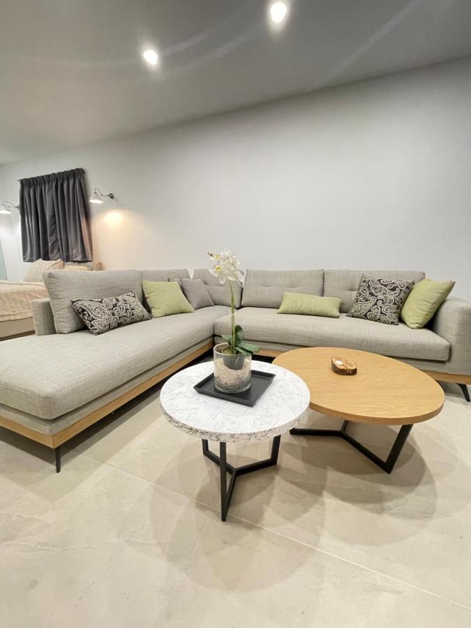 Central Luxury Apartment In Paralia Ofryniou Офринион Екстериор снимка