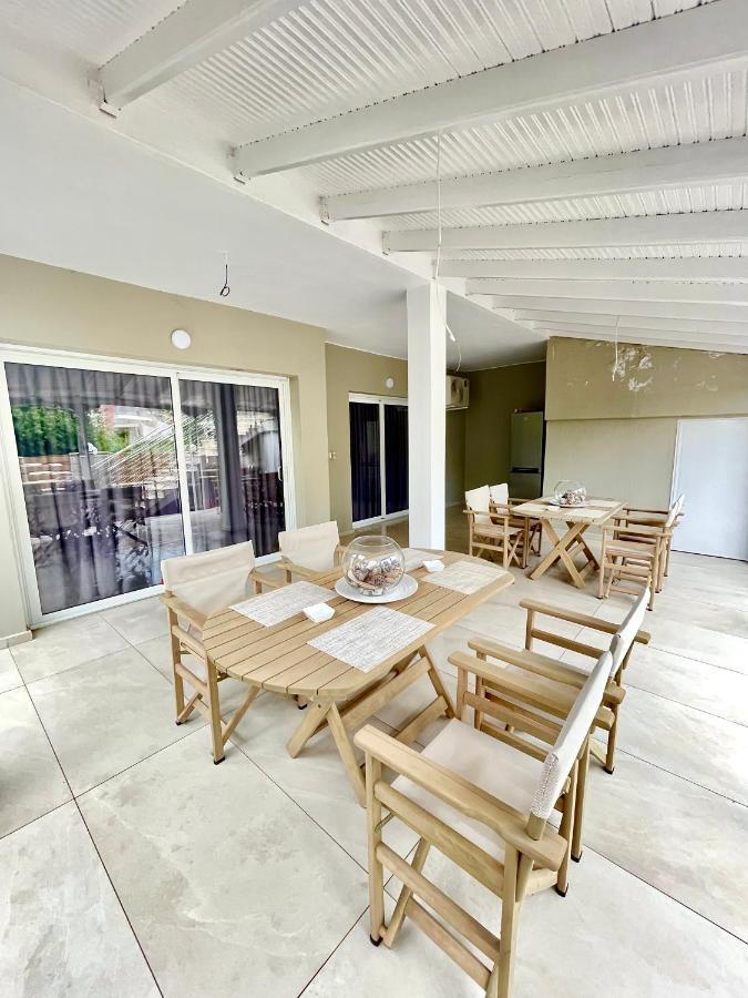 Central Luxury Apartment In Paralia Ofryniou Офринион Екстериор снимка